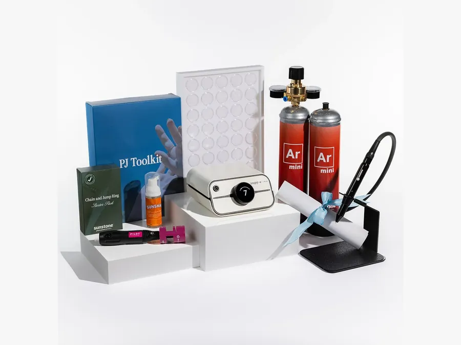 Kit de inicio de joyería permanente de Sunstone: soldadora Zapp Plus, estilete, dos tanques de argón mini, cadenas, argollas y herramientas.
